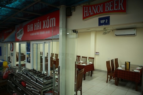 Do lượng khách vắng vẻ cũng như để đảm bảo an toàn trong công tác phòng chống dịch Covid-19, nhiều cửa hàng đã đóng cửa, tạm nghỉ